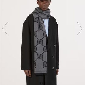 NWT GUCCI Grey and black GG organic wool jacquard scarf